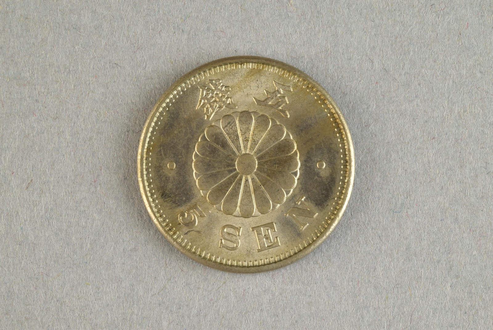 332353