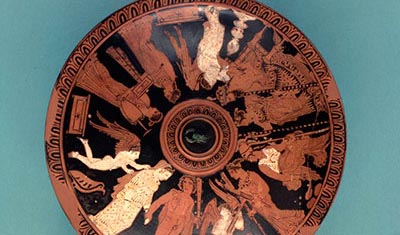 Lid depicting Herakles and Hebe's marriage.